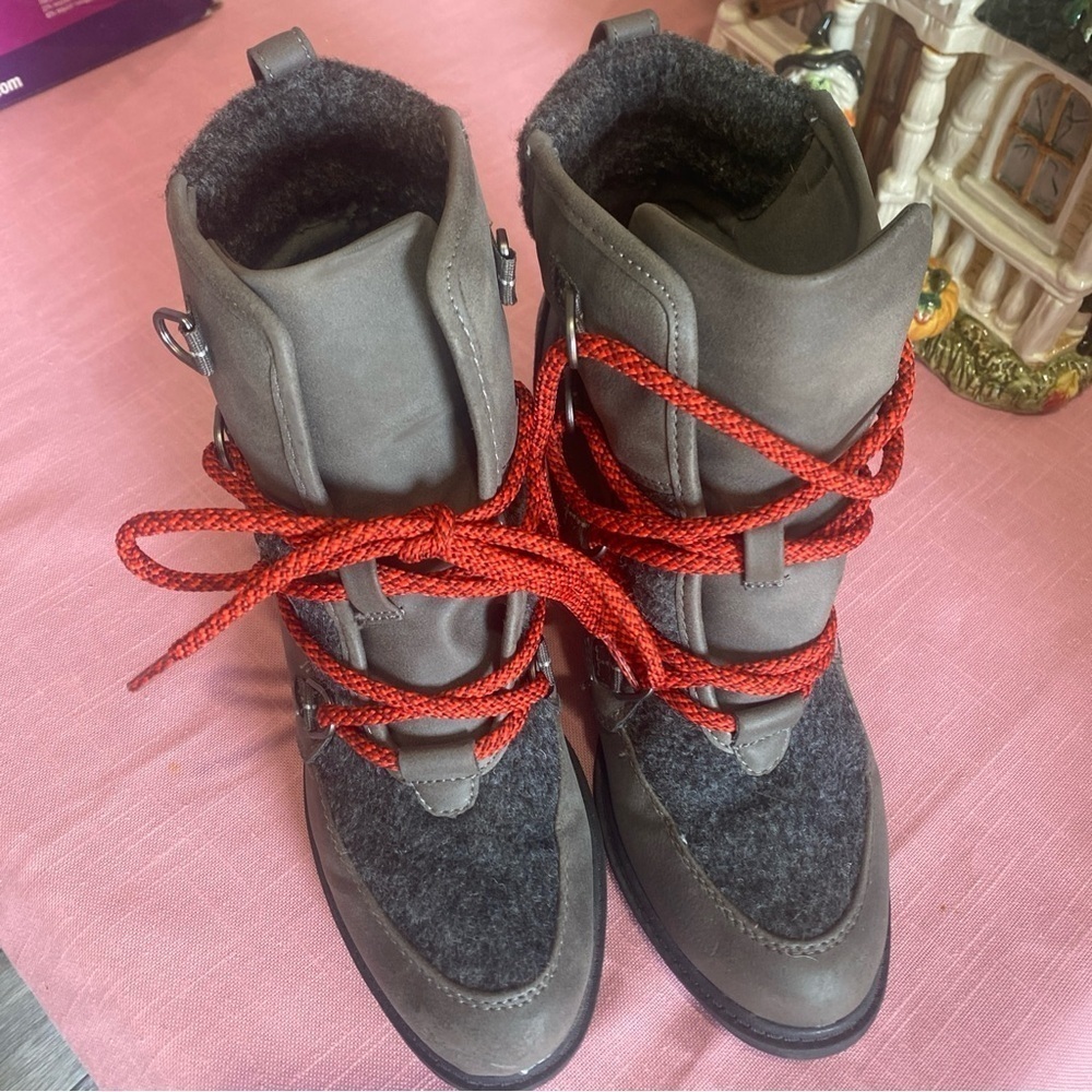Sonoma SugarGlider  Size 8 1/2 M Ortholite Insole Ankle Boots Fleece Trim Grey‎